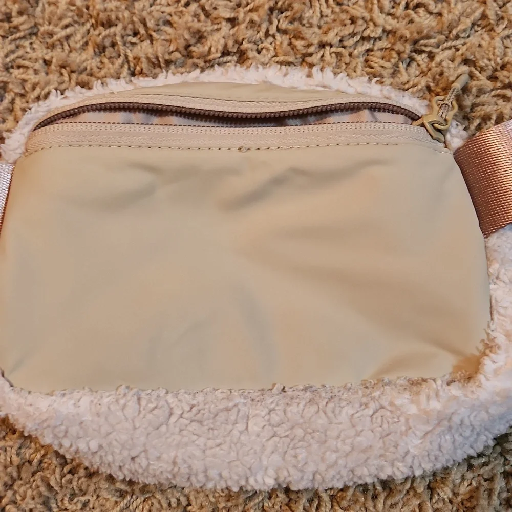 Lululemon Athletica Tan Sherpa Belt Bag - Picture 4 of 11